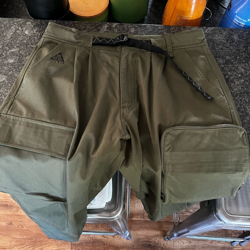 NikeLab ACG Green Cargo pants Size Medium CD7646-325 Rare FW2017(I think)